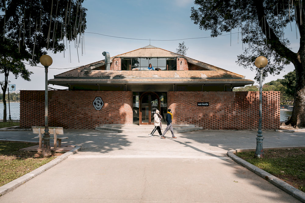 The Sipping Bar Waterfront 